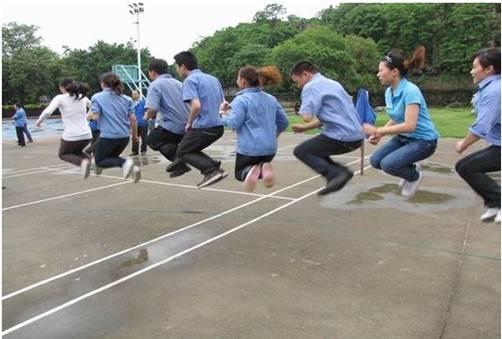 Company games to build teamwor...